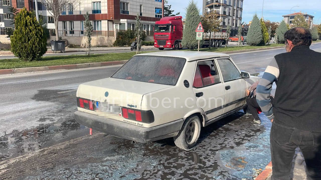Karamanda Seyir Halindeki Otomobil Motor Kismindan Alev Alarak Yandi1