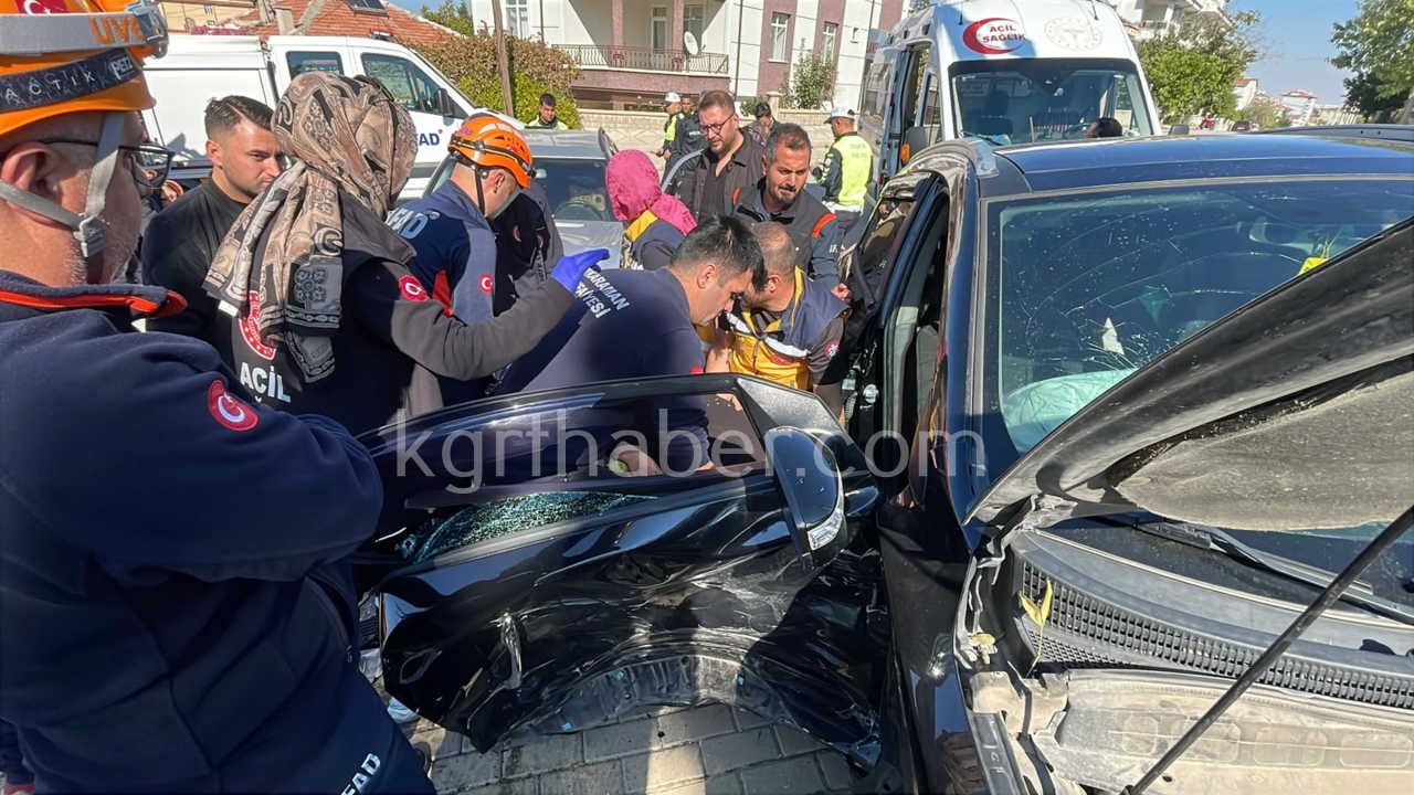 Karamanda Sikismali Trafik Kazasi 3 Yarali4