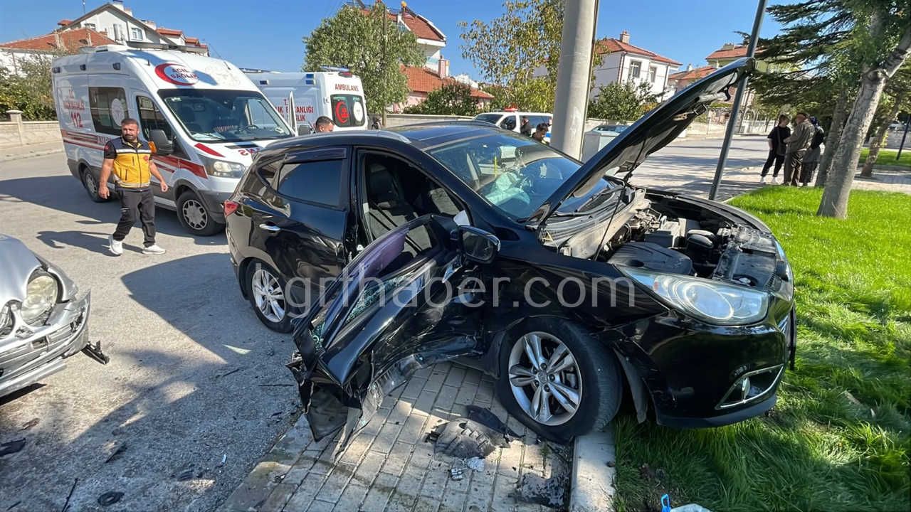 Karamanda Sikismali Trafik Kazasi 3 Yarali9