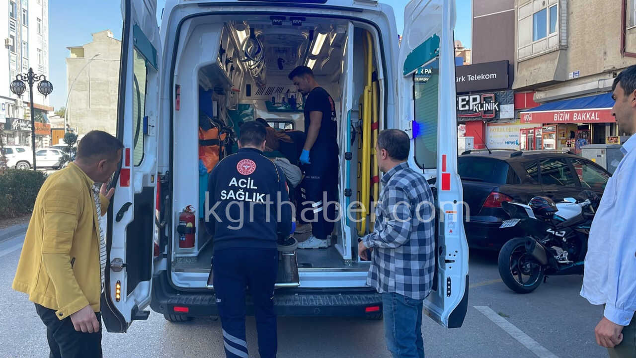 Karamanda Suv Araca Arkadan Carpan Motosikletin Surucusu Yaralandi2