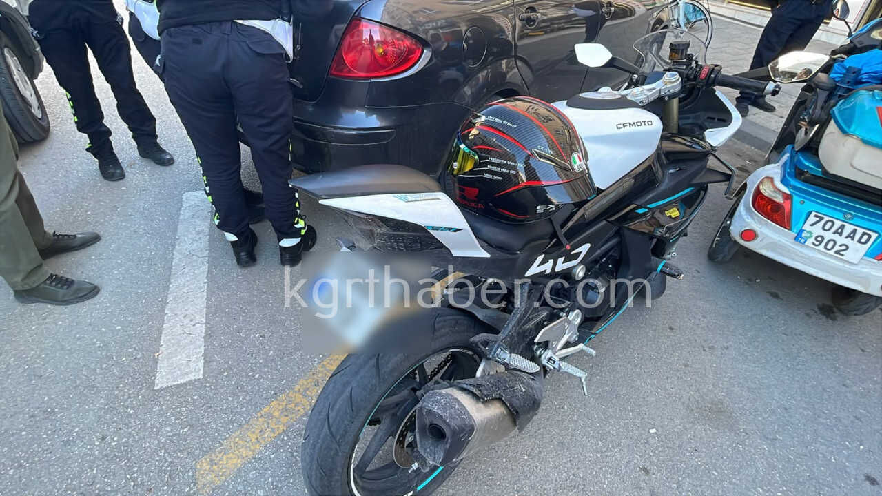 Karamanda Suv Araca Arkadan Carpan Motosikletin Surucusu Yaralandi6