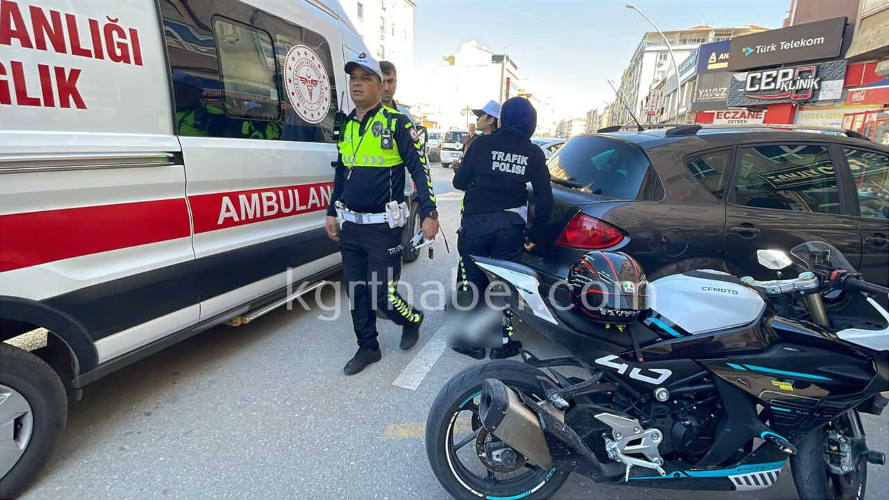 Karamanda Suv Araca Arkadan Carpan Motosikletin Surucusu Yaralandi7