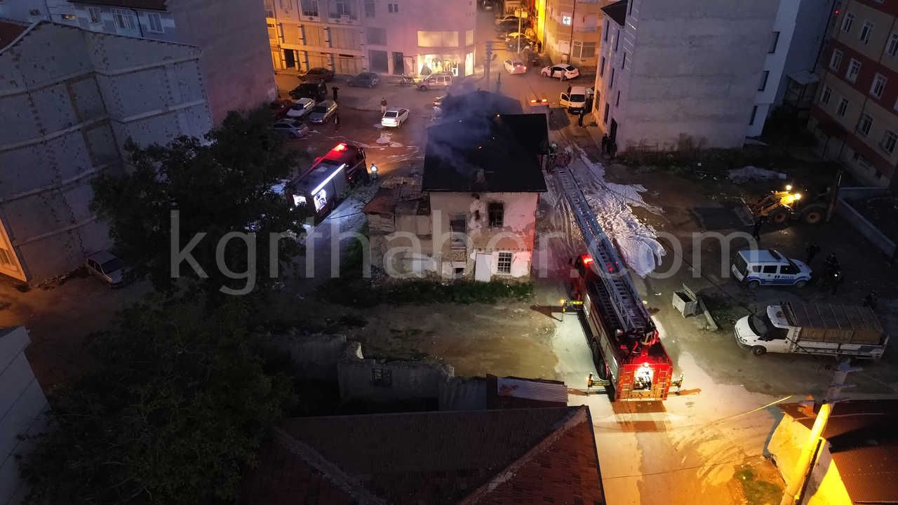 Karamanda Tarihi Sit Alani Binadaki Yangin Saatlerdir Suruyor14