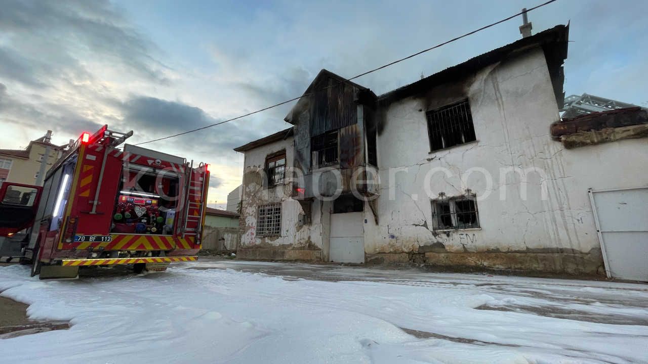 Karamanda Tarihi Sit Alani Binadaki Yangin Saatlerdir Suruyor30