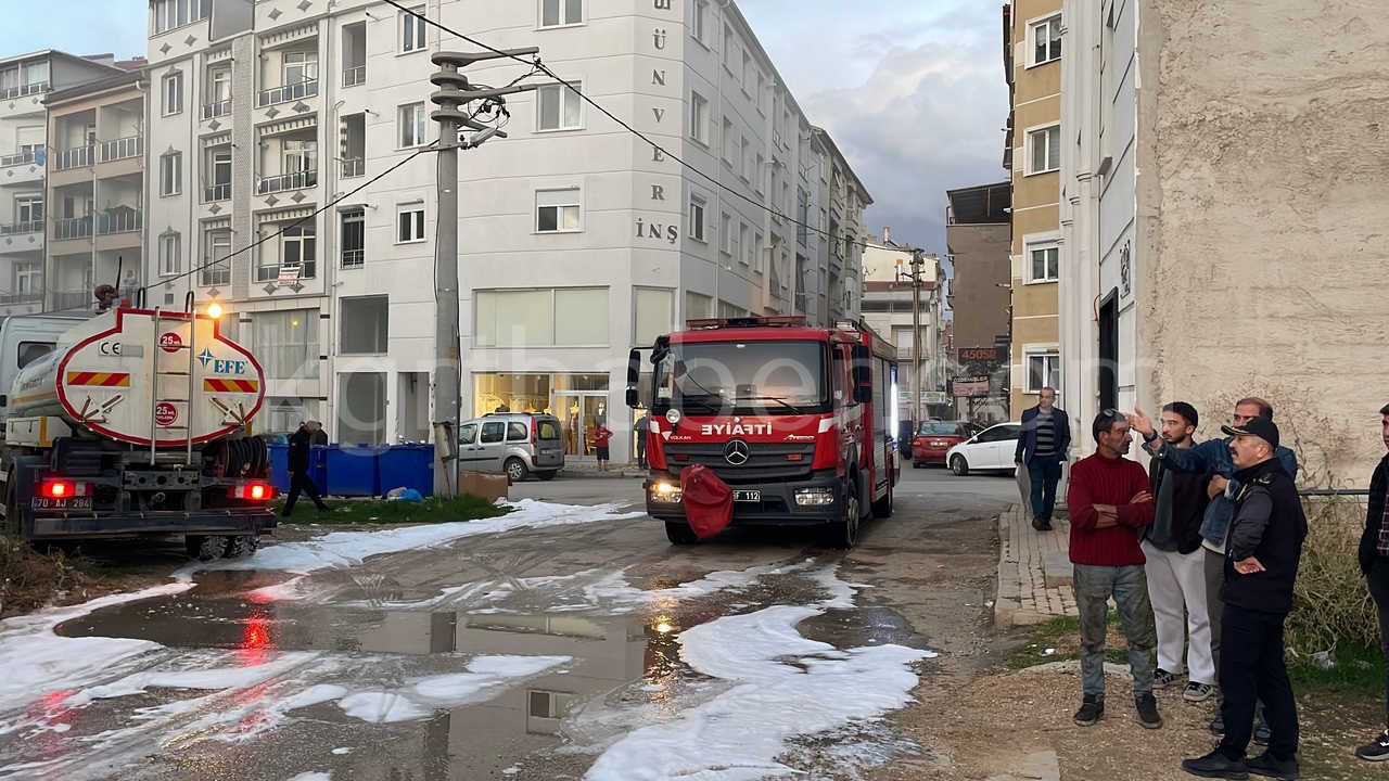 Karamanda Tarihi Sit Alani Binadaki Yangin Saatlerdir Suruyor31
