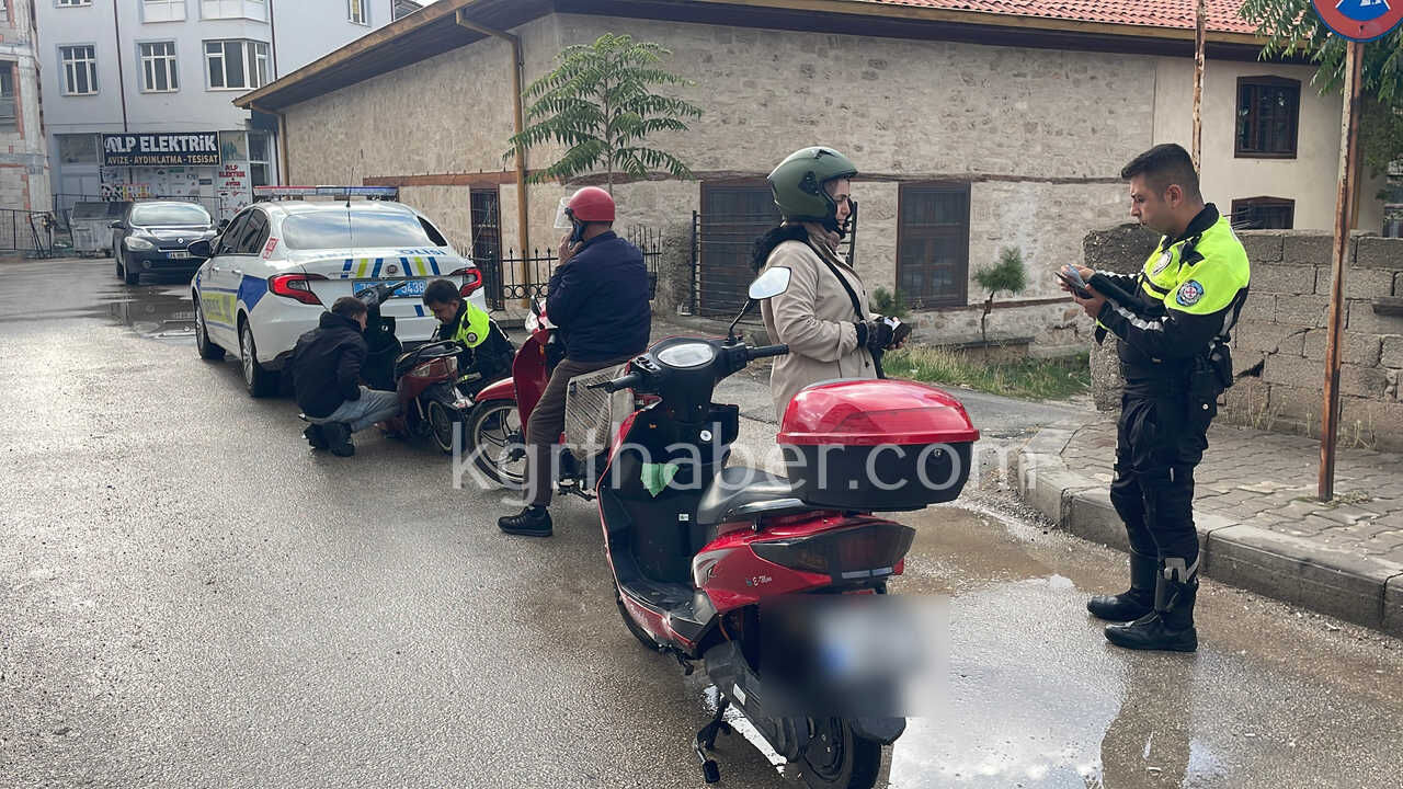 Karamanda Ters Yonde Seyir Ve Kasksiz Suruse 55 Bin Lira Ceza4