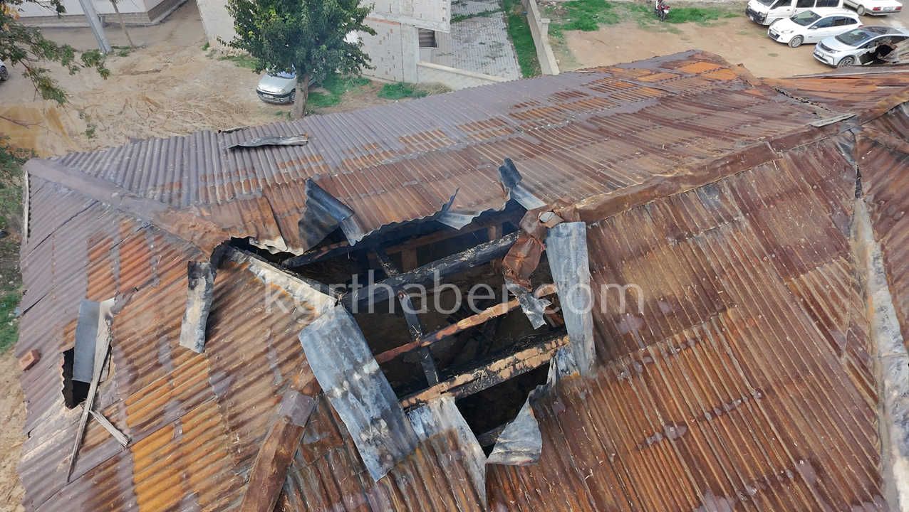 Karamanda Yangin Cikan Tarihi Bina Kismen Coktu Mahalle Sakinleri Yikilmasini Istiyor3