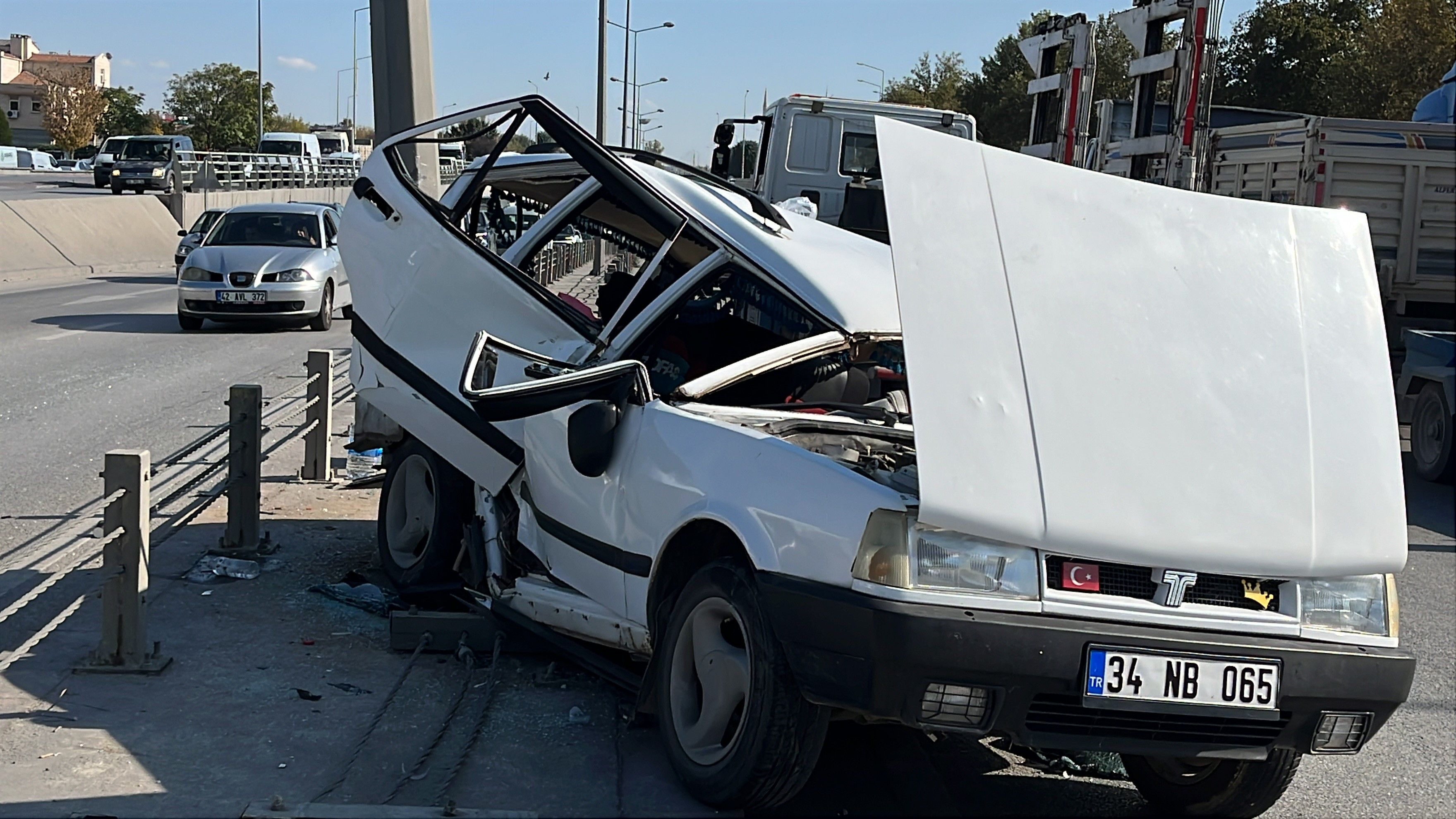 Konyada Tofas Refuje Carpti 4 Kisi Yaralandi (3)