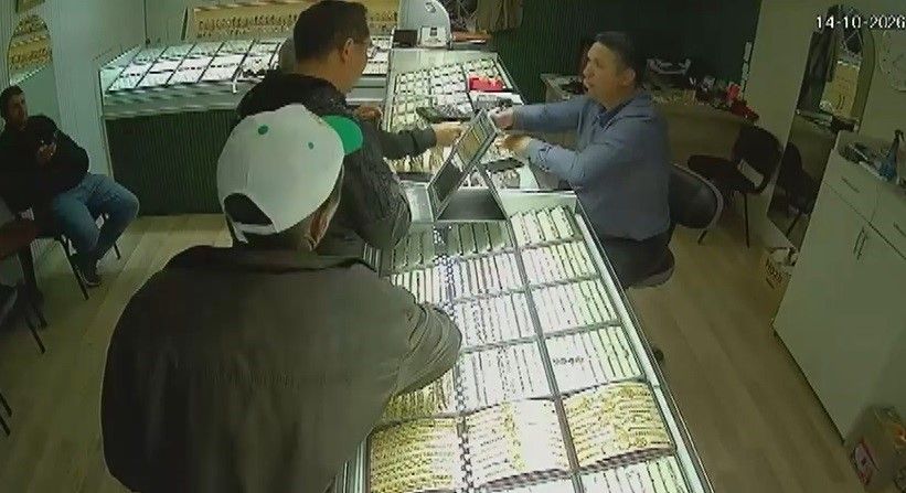 Konyada Yasli Adami Dolandiricilardan Sarraf Kurtardi (1)