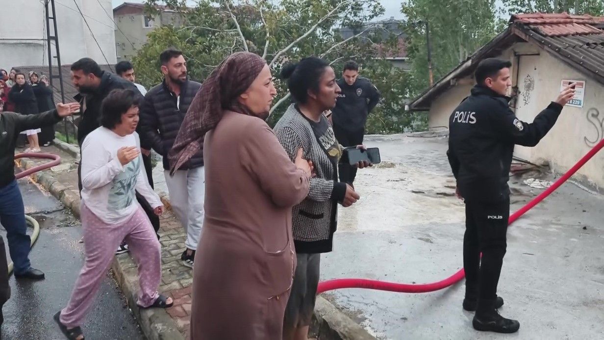 Maltepedeki Yanginda 12 Yasindaki Cocuk Yasamini Yitirdi (3)