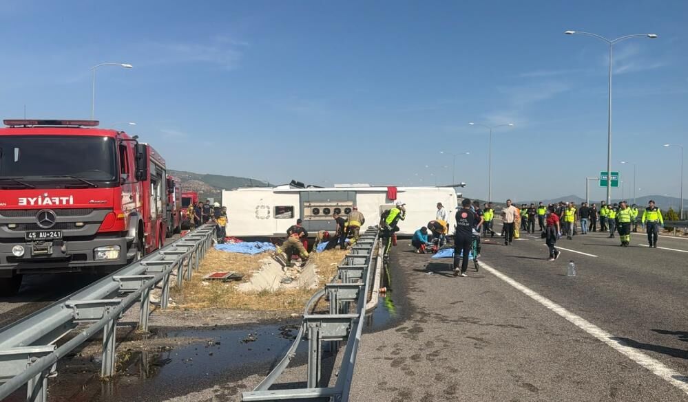 Manisada Katliam Gibi Kaza 11 Olu 26 Yarali (1)
