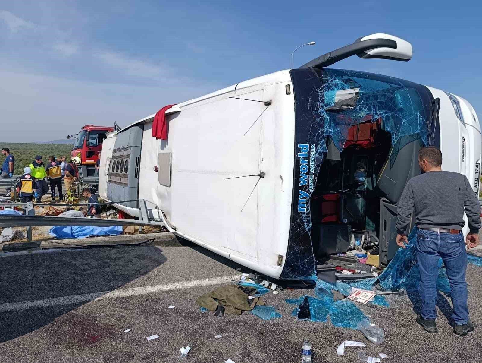 Manisada Otobus Kazasinda Can Pazari Cok Sayida Olu Ve Yarali Var (2)