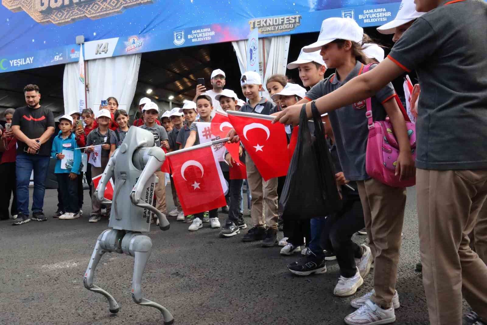 Sanliurfada Robot Kopek Cocuklarin Ilgi Odagi Oldu (2)
