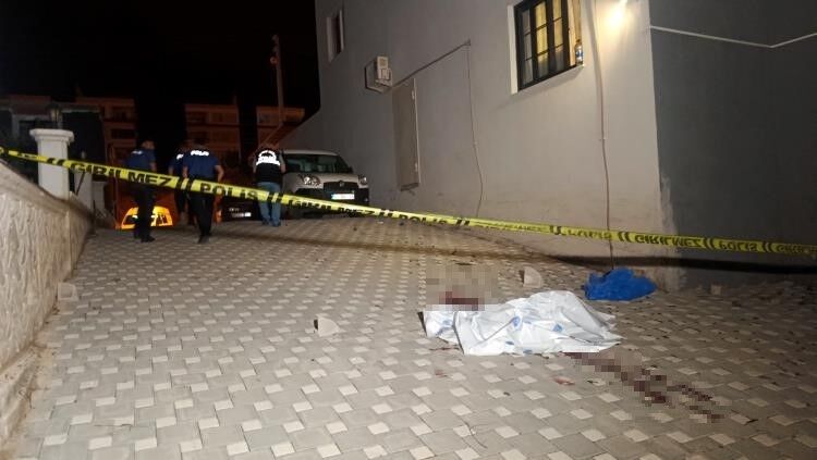 Sevgilisinin Eski Esi Geldi 3 Kattaki Panik Can Aldi (1)