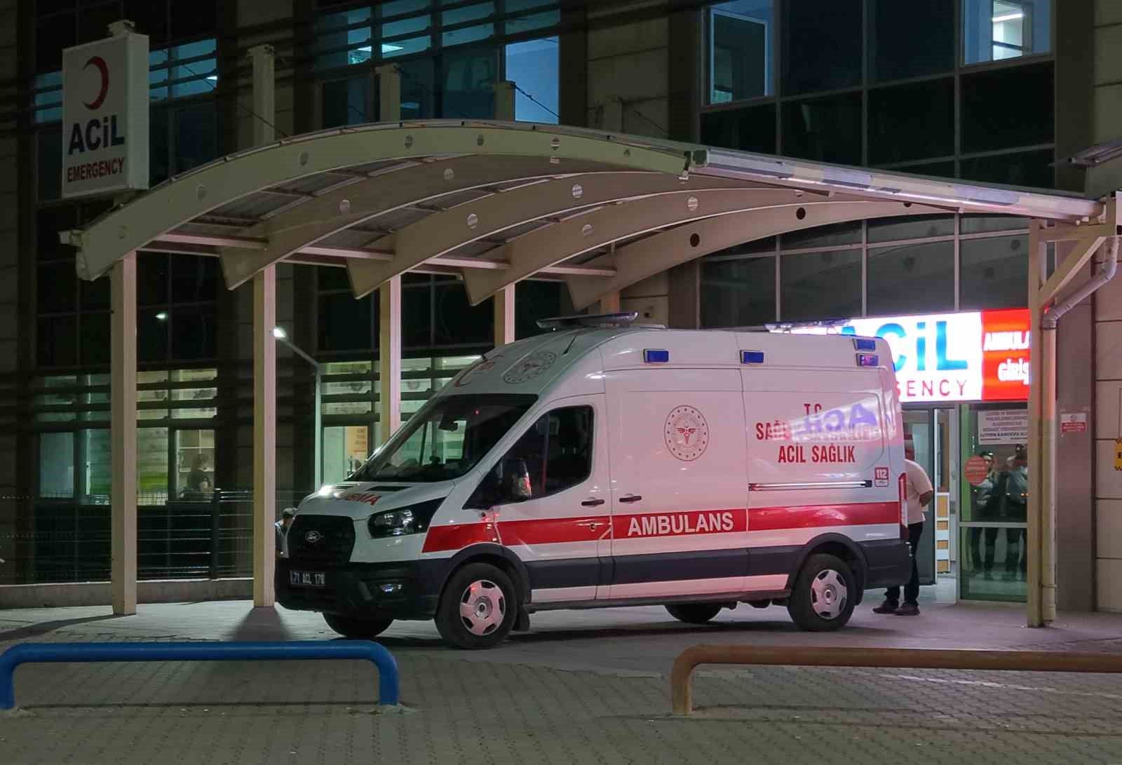 Yemek Masasinda Baslayan Tartisma Cinayetle Bitti Babasini Bicaklayarak Oldurdu (1)